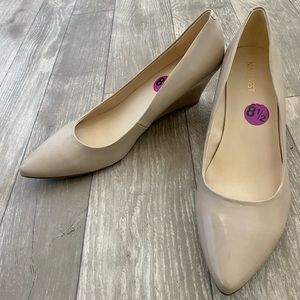 Nine West Shiny Nude Close Toe Wedge Heels S. 8.5